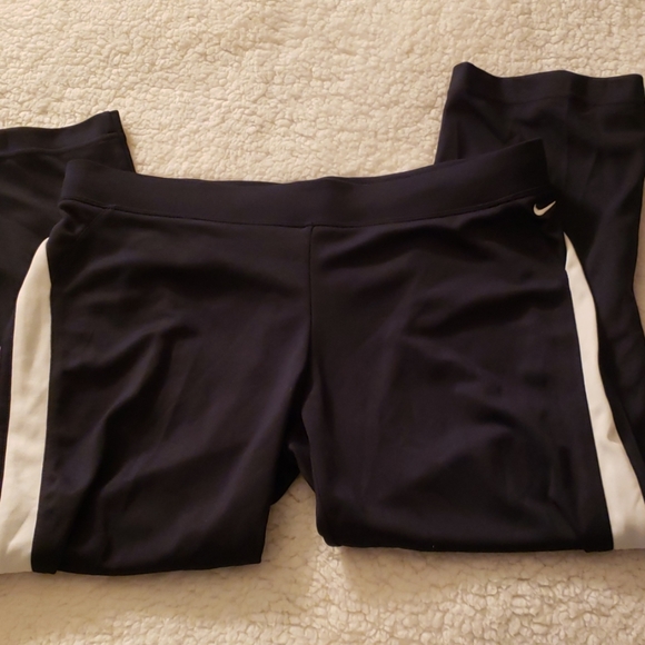 Nike Pants - NIKE Dry adult cropped yoga pants M